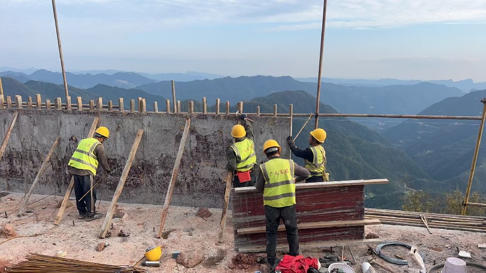 筑路修橋后，群山闊然時 ——劍閣縣下寺至利州區(qū)月壩公路項目（三個石至硝洞埡段）高質量建設側記
